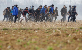 Premierul polonez spune că milioane de migranţi ar putea ajunge în Europa