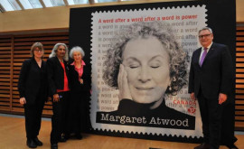 Канадская писательница Маргарет Этвуд удостоена марки