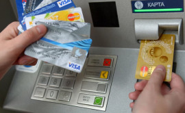 Două persoane reținute în cazul escrocheriilor cu carduri bancare Cum funcționa schema