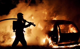 В Бельцах пожарные потушили горящий автомобиль