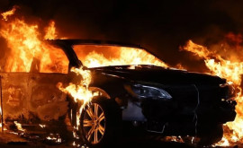 В центре Единец сгорел автомобиль