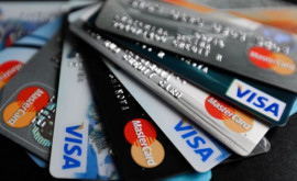 Numărul plăților efectuate cu cardurile bancare practic sa dublat