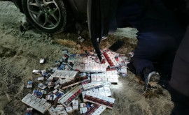 Un automobil ticsit cu țigări de contrabandă reținut de polițiștii de frontieră