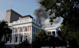 Incendiu puternic în clădirea Parlamentului din Africa de Sud