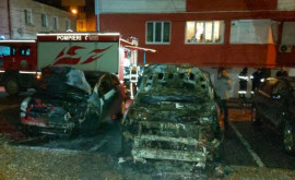 Mașini distruse de flăcări întro parcare din capitală