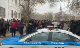 Несколько взрывов прогремели возле здания администрации в казахском городе Актобе
