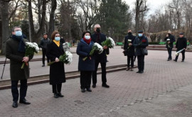Sandu Grosu și Gavrilița au depus flori la bustul lui Mihai Eminescu