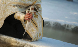 Традиция остается традицией По случаю Крещения Игорь Додон окунулся в ледяную воду