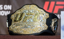 Нганну защитил титул чемпиона UFC в тяжелом весе