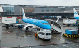 Un pasager clandestin a supraviețuit după ce a zburat din Africa de Sud în Olanda în compartimentul roților unui avion