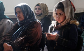 Talibanii au numit în premieră o femeie la conducerea maternităţii din Kabul 