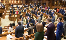 Парламентарии почтили память депутата Светланы Кэпэцинэ минутой молчания