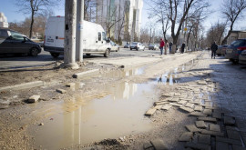 Дороги как после войны В Кишиневе возобновили ремонт тротуаров