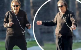 Un clip cu celebrul Al Pacino dansînd pe strada a devenit viral