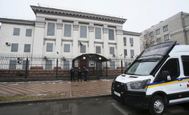 Evacuarea diplomaţilor ruşi din Ucraina a început drapelul rus a fost coborât de pe clădirea ambasadei