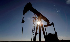 Prețul petrolului face un pas înapoi după sancțiunile impuse Rusiei