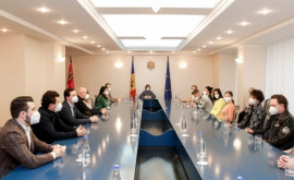 Mai mulți vloggeri și bloggeri din Moldova chemați la Președinție