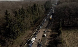 La punctul de trecere a frontierei între Polonia și Ucraina sa format o coadă de 35 km 