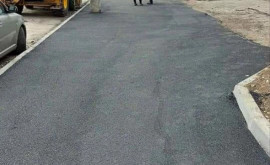 Au început lucrările de asfaltare a trotuarelor pe str Maria Drăgan