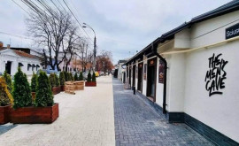 В центре Кишинева ремонтируют тротуары