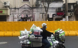 Шанхай на локдауне жителям города не хватает продуктов питания
