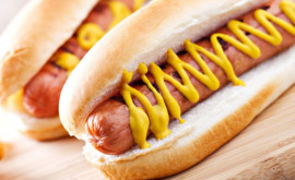 Studiu Un singur hot dog mîncat poate reduce speranța de viață cu 36 de minute