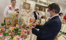 Mai mulți copii și tineri șiau expus lucrările confecționate manual în cadrul Tîrgului de Paști