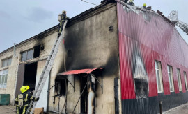 Incendiu în capitală Un depozit distrus de flăcări