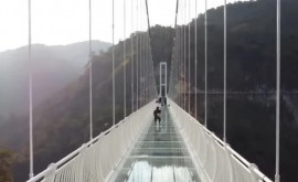 Cum arată cel mai lung pod de sticlă din lume şi cînd va fi deschis