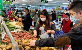  Жители Пекина опустошают полки магазинов опасаясь введения строгого карантина 