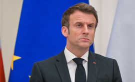 Macron a fost atacat cu roșii la prima ieșire publică după ce a fost reales președinte
