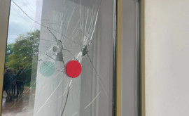 Что будет с хулиганом разбившим окно парламента