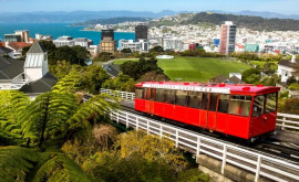 Новая Зеландия приветствует туристов поскольку правила COVID смягчены