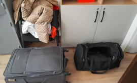 Două valize pline cu medicamente transportate ilegal găsite la vama Palanca
