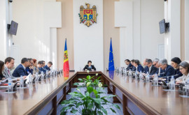 Moldovenii nu vor rămîne fără acte de călătorie sau energie electrică