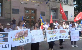 Socialiștii protestează la Ministerul Finanțelor