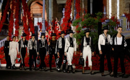 Dior a pus în scenă o defilare plină de culoare de inspiraţie flamenco la Sevilla