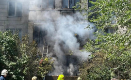 Un incendiu a izbucnit întrun bloc locativ din capitală