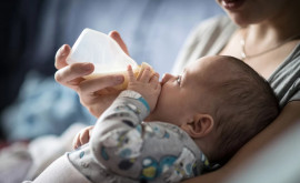 Circa 350 de familii din capitală au primit preparate lactate pentru alimentația copiilor sugari