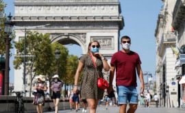 Franța le cere cetățenilor să poarte din nou măști în zonele aglomerate