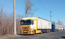 Atenție transportatori 100 de camioane staționează la PTF Sculeni pe sensul de ieșire din țară