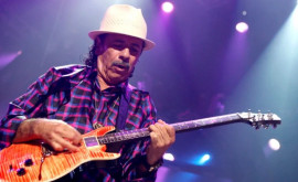 Faimosul chitarist Carlos Santana a leşinat pe scenă în timpul unui concert