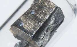 Materialul magnetic care îngheață la căldură ia surprins pe fizicieni