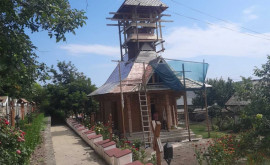În satul Sălcuța din raionul Căușeni a fost înălțată recent o bisericuță de lemn