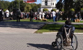 Circa 50 dintre tinerii cu dizabilități din Moldova nu sînt angajați