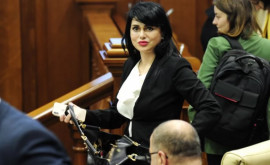 Alla Dolință renunță la mandatul de deputată și se retrage din PSRM