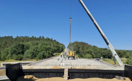Podul de pe drumul expres M1 înregistrează un progres