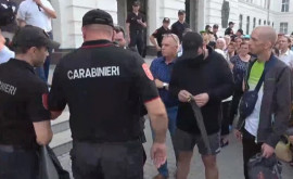 Poliția a oprit instalarea corturilor Partidului ȘOR în fața Procuraturii