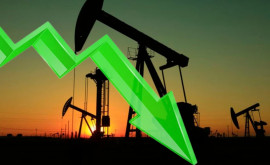 Нефть дешевеет четвертый день подряд