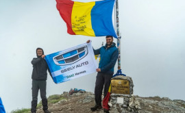 Андрей Елистратов Флаг GEELY на самой высокой вершине Румынии или инструкция как правильно провести летние выходные